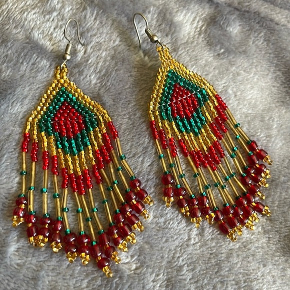 None Jewelry - Beautiful triangle fringe earrings